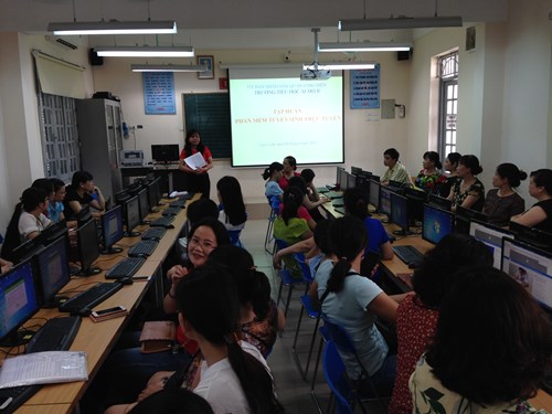 Trường Tiểu học Ái Mộ B tập huấn công tác tuyển sinh trực tuyến Năm học 2016 – 2017